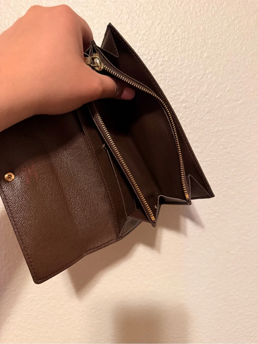Louis Vuitton Sarah Wallet in Damier Ebene Canvas CA0036